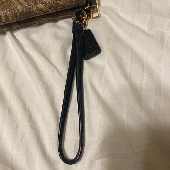 Coach Classic Wristlet, Double Zipper, beige and black, tag, gold hardware EUC - Picture 6 of 10